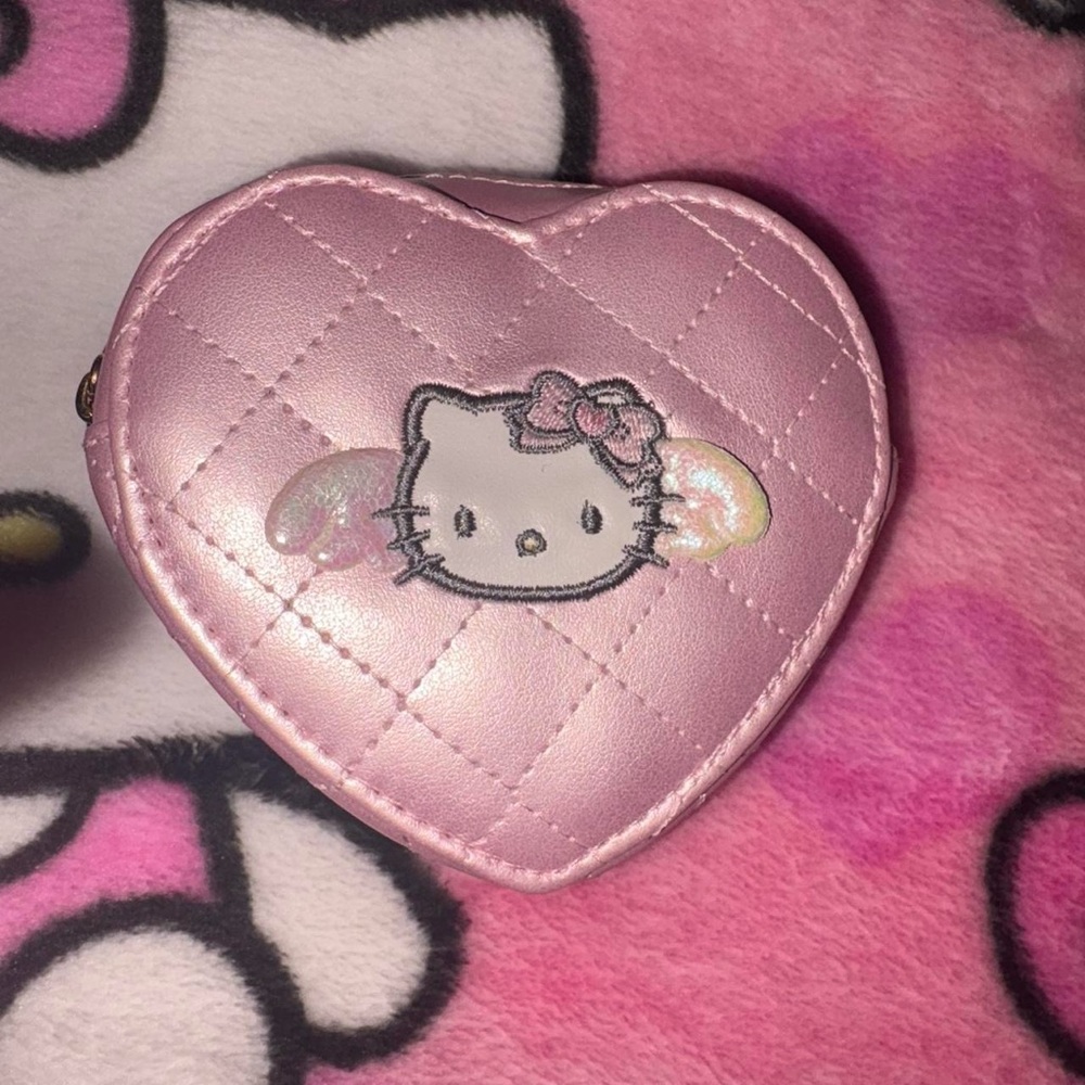 Hello kitty heart angel pouch